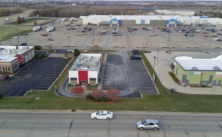 Pictures of Retail property located at 8905 N Allen Rd, Peoria, IL 61615 for sales - image #1