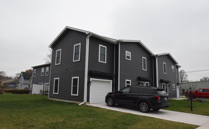 Pictures of Multifamily property located at 150-152 N 16th Street, Chesterton, IN 46304 for sales - image #1