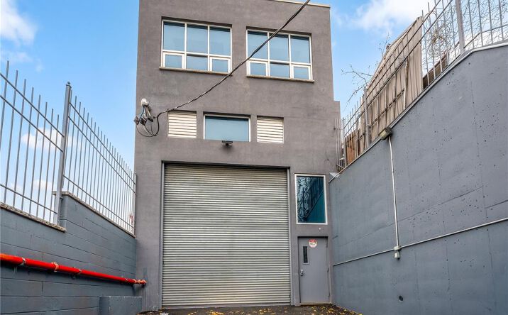 Pictures of Office property located at 16 Concord PI, New York, NY 10304 for sales - image #1