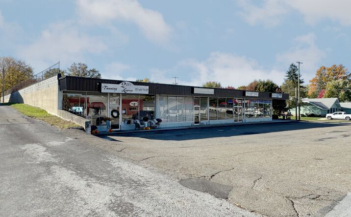 Pictures of Office, Retail property located at 330 West High Street, Orrville, OH 44667 for sales - image #1