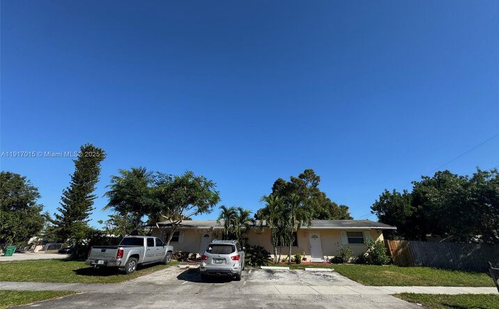 Pictures of Multifamily property located at 2200 SW 42nd Ave, Fort Lauderdale, FL 33317 for sales - image #1