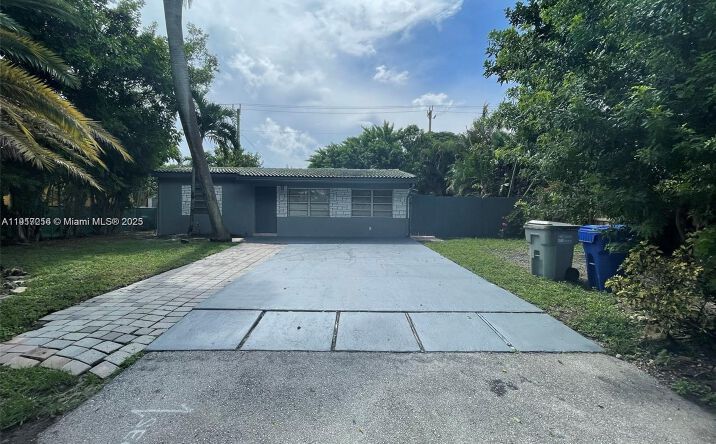 Pictures of Multifamily property located at 1472 NE 25th Ct, Pompano Beach, FL 33064 for sales - image #1