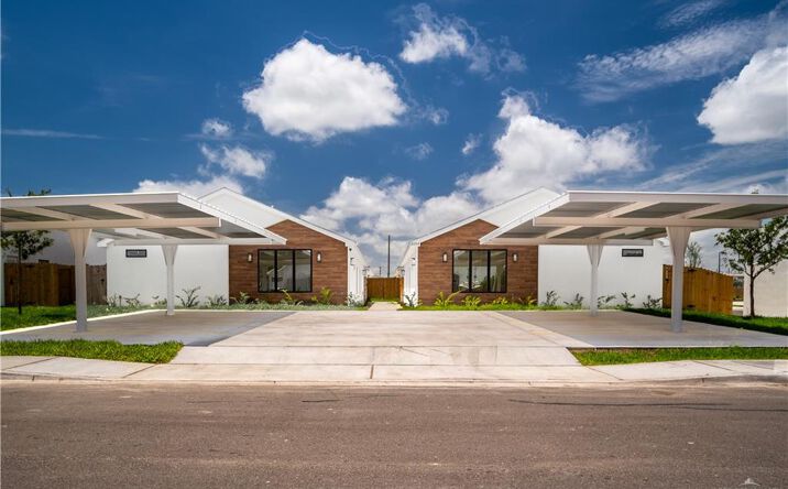 Pictures of Multifamily property located at 2108 E San Andrea Street, Edinburg, TX 78542 for sales - image #1