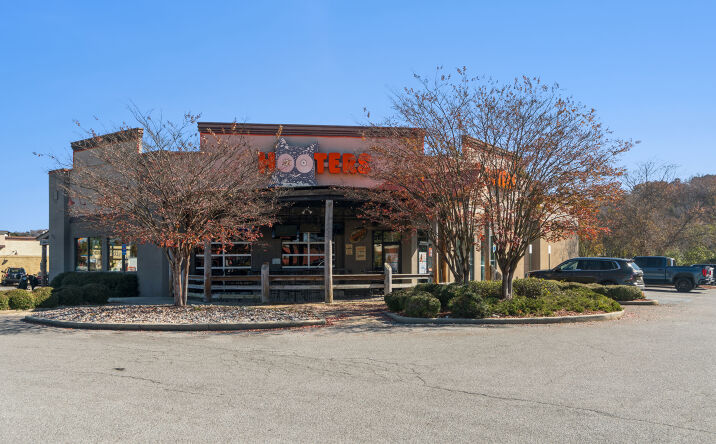 Pictures of Retail property located at 400 Cahaba Valley Rd, Pelham, AL 35124 for sales - image #1
