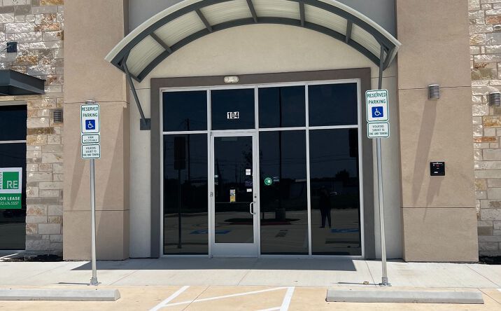 Pictures of Mixed Use, Retail property located at 700 W New Hope, Cedar Park, TX 78613 for sales - image #1