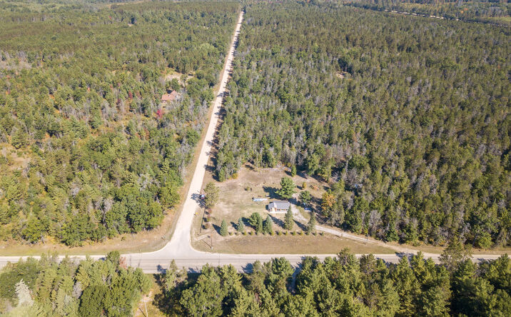 Pictures of Land property located at 2990 W Federal Hwy, Roscommon, MI 48653 for sales - image #1