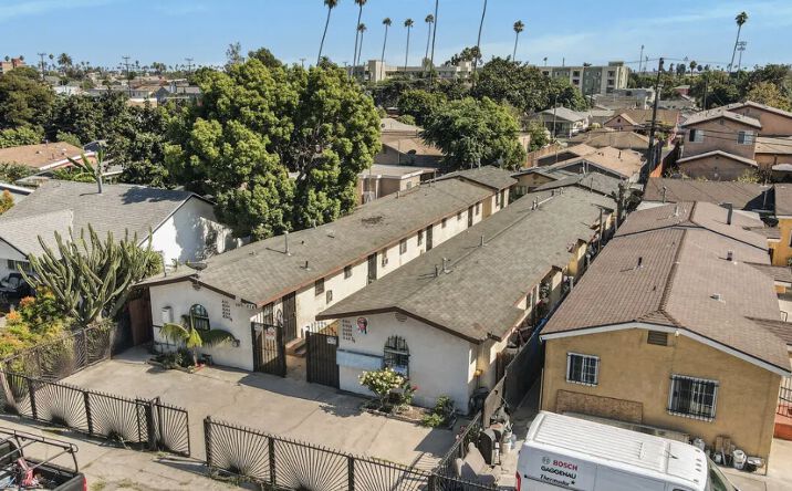 Pictures of Multifamily property located at 836 W 66th St, Los Angeles, CA 90003 for sales - image #1