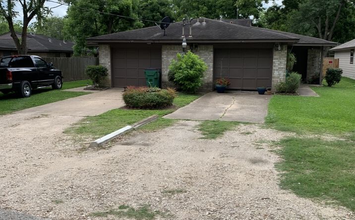 Pictures of Multifamily property located at 409-411 Hurst Pl, Angleton, TX 77515 for sales - image #1