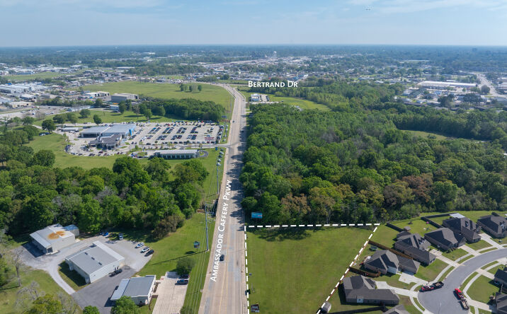 Pictures of Land property located at 1305 Ambassador Caffery Pkwy, Lafayette, LA 70506 for sales - image #1