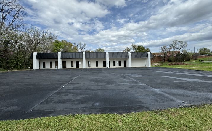 Pictures of Mixed Use, Office, Retail property located at 906 E Front St, Tyler, TX 75702 for sales - image #1