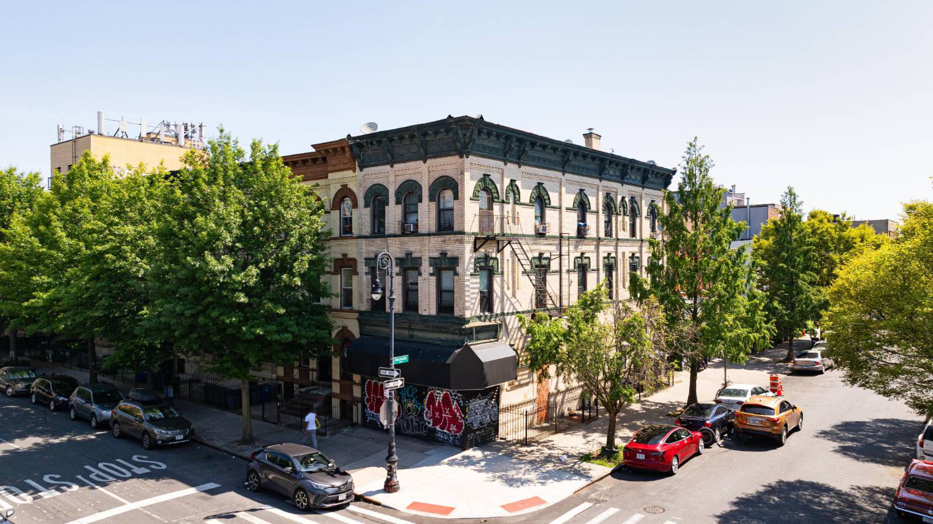 531 Kosciuszko St, Brooklyn, NY 11221-5655