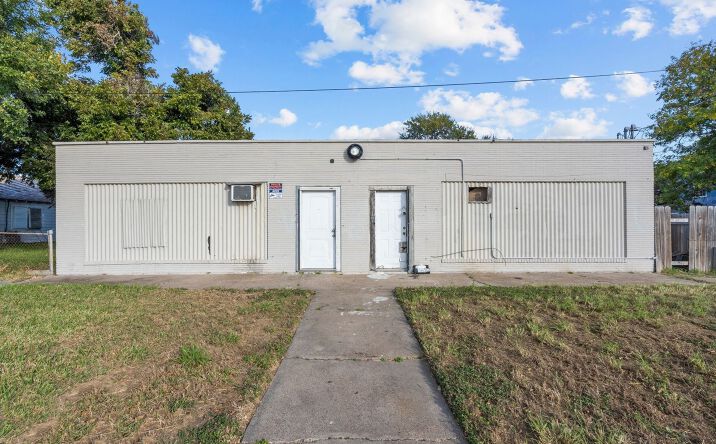 Pictures of Mixed Use property located at 102 9th St N, Texas City, TX 77590 for sales - image #1