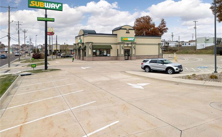 Pictures of Retail property located at 501 N Belt Hwy, Saint Joseph, MO 64506 for sales - image #1
