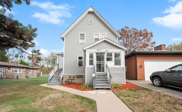 Pictures of Multifamily property located at 953 Hirsch Boulevard, Calumet City, IL 60409 for sales - image #1
