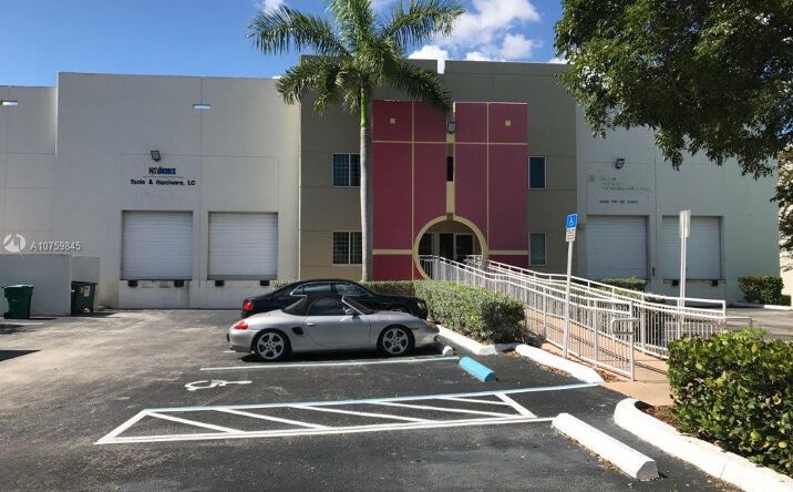 image of property at 10471 NW 36TH ST Doral FL 33178-4367