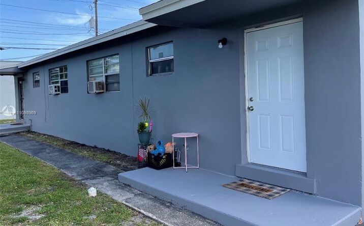 image of property at 369 PHIPPEN WAITERS RD Dania Beach FL 33004-4911