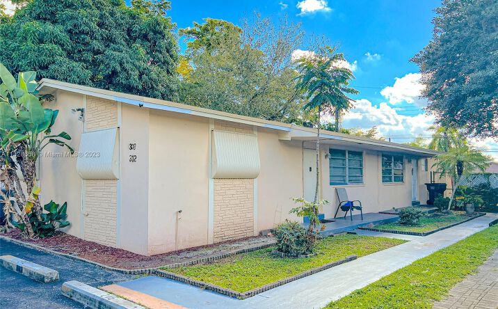 image of property at 308-312 GLENN PARKWAY Hollywood FL 33021-6324