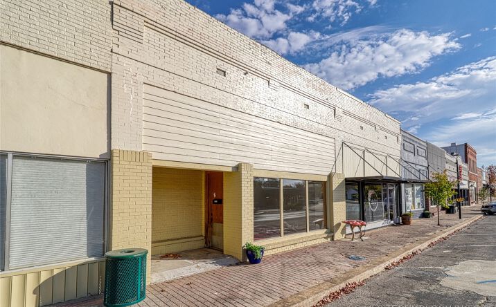 Pictures of Office property located at 111 S Main, Eufaula, OK 74432 for sales - image #1