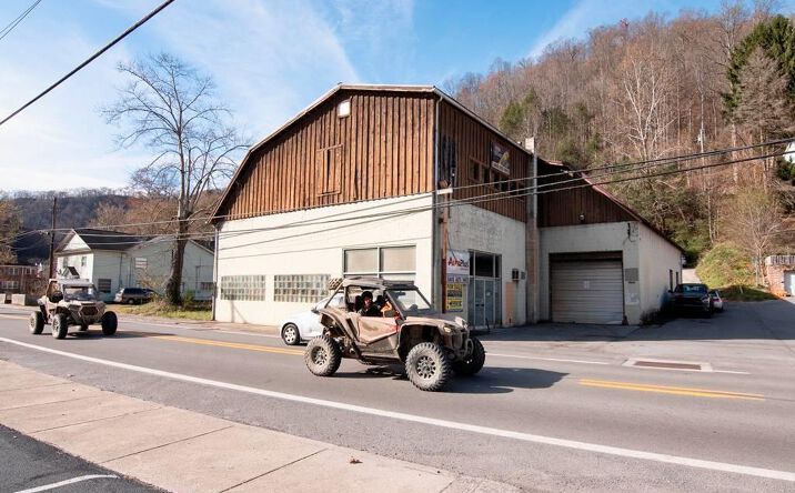 Pictures of Retail property located at 1002 Guyandotte, Mullens, WV 25882 for sales - image #1