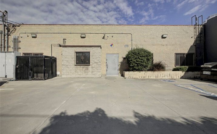 Pictures of Office property located at 18417 Bryant Street, Northridge, CA 91325 for sales - image #1
