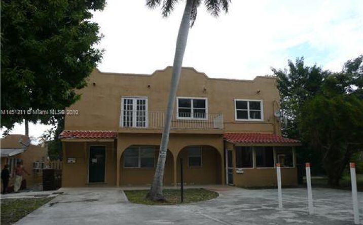 image of property at 627 BUNKER RD West Palm Beach FL 33405-3592