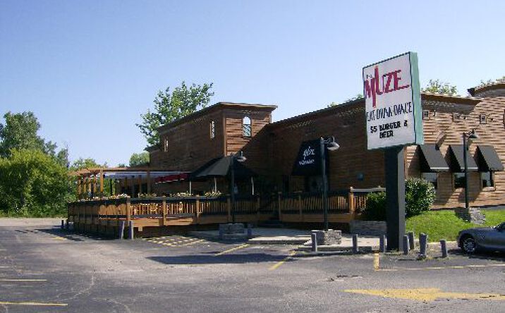 image of property at 925 4 MILE RD NW Grand Rapids MI 49544-8208