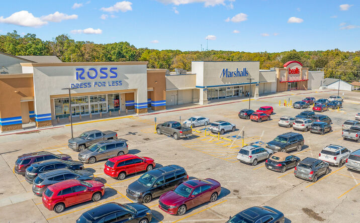 Pictures of Retail property located at 1702 & 1722 S Main St, Grove, OK 74344 for sales - image #1