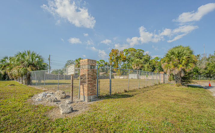 Pictures of Land property located at 7598 90th St, Seminole, FL 33777 for sales - image #1