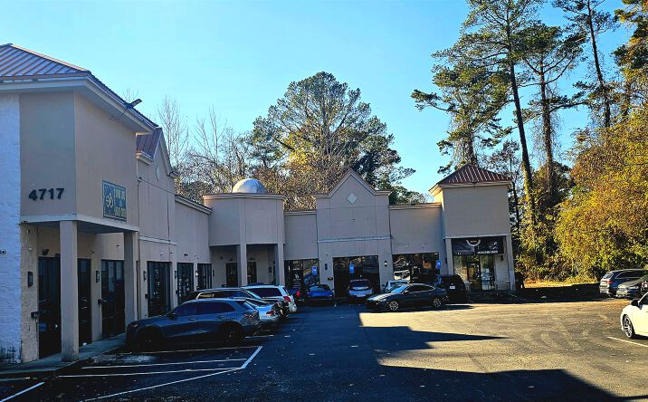 Pictures of Retail property located at 4717 Covington Hwy, Decatur, GA 30035 for sales - image #1