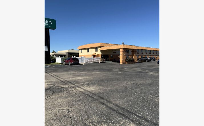 Pictures of Hospitality property located at 2920 Mabry Dr, Clovis, NM 88101 for sales - image #1