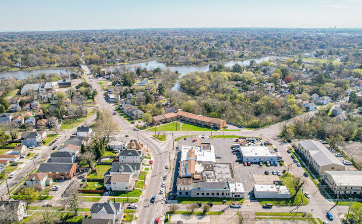 Pictures of Multifamily property located at 2500 Leo St, Norfolk, VA 23504 for sales - image #1