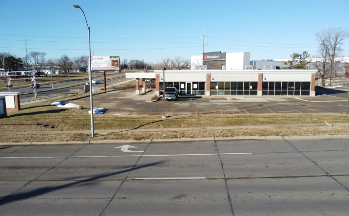 Pictures of Retail property located at 3800 100th St, Urbandale, IA 50322 for sales - image #1
