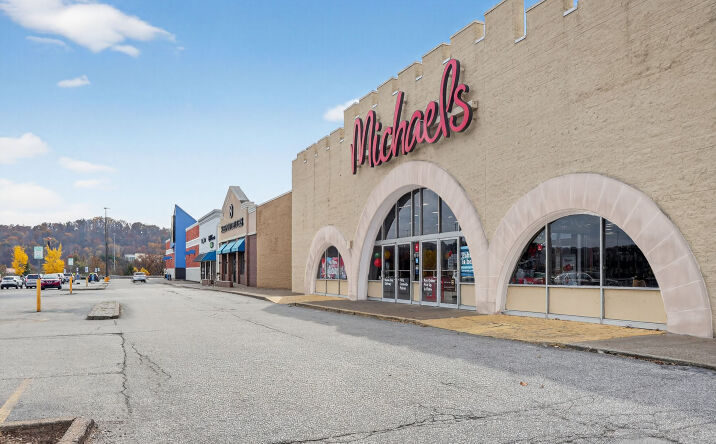 Pictures of Retail property located at 10 Mall Rd, Barboursville, WV 25504 for sales - image #1