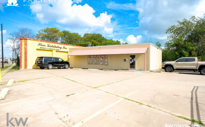 Pictures of Retail, Industrial, Self Storage, Business for Sale property located at 625 Rosewood St, Corpus Christi, TX 78405 for sales - image #1