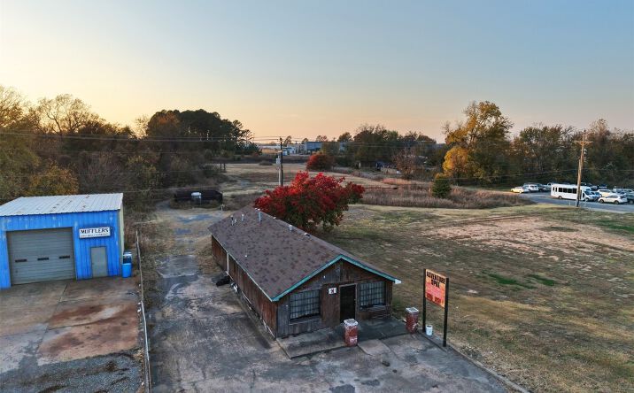 Pictures of Retail property located at 1917 N York, Muskogee, OK 74403 for sales - image #1