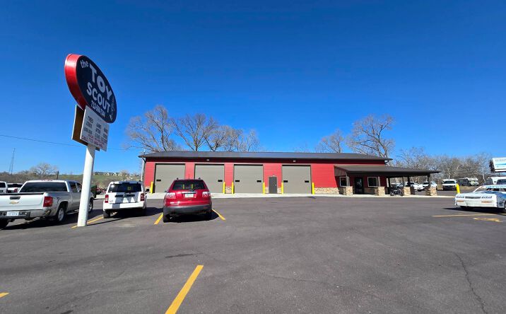 Pictures of Mixed Use, Office, Retail property located at 4501 Gordon Dr, Sioux City, IA 51106 for sales - image #1