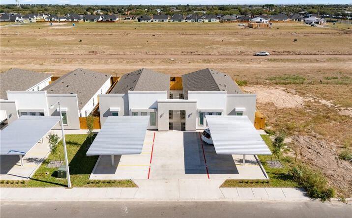 Pictures of Multifamily property located at 427 Frio Lane, Alamo, TX 78516 for sales - image #1