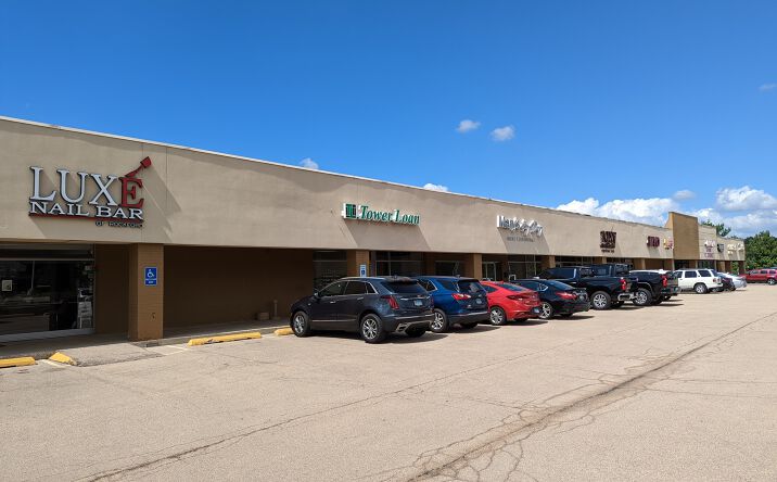 Pictures of Office, Retail property located at 300 N Alpine Rd, Rockford, IL 61107 for sales - image #1