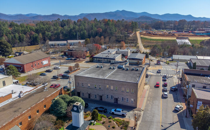 Pictures of Mixed Use, Office, Retail property located at 228 E Palmer St, Franklin, NC 28734 for sales - image #1