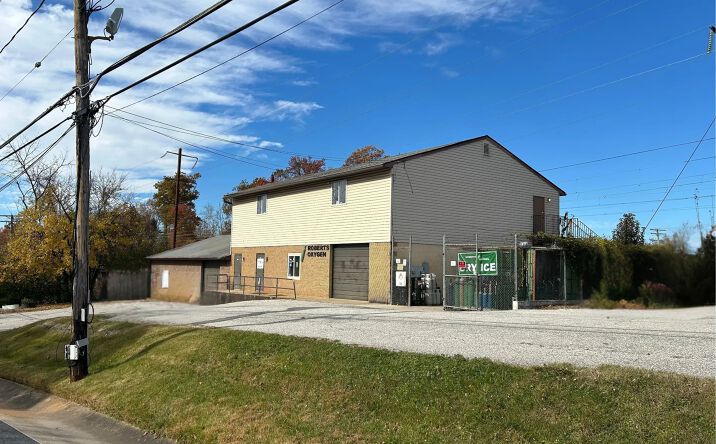 Pictures of Industrial property located at 708 & 712 Stemmers Run Rd, Essex, MD 21221 for sales - image #1