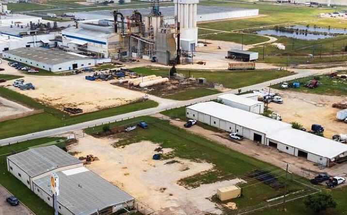Pictures of Retail, Industrial property located at 2305 N Main St, Cleburne, TX 76033 for sales - image #1
