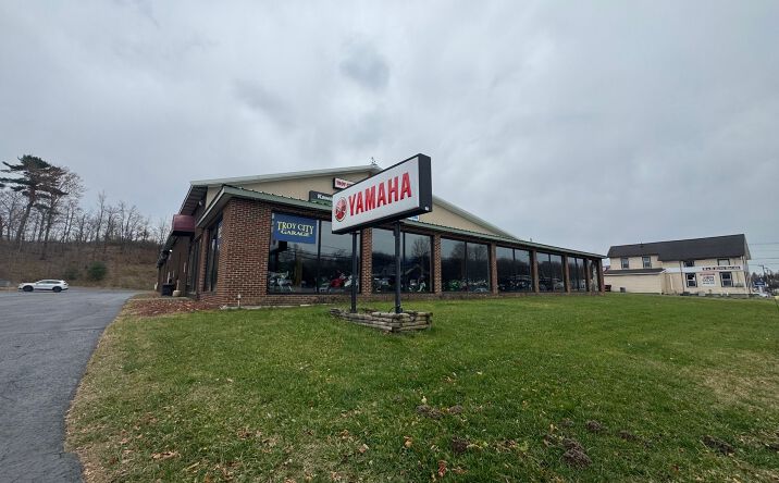 Pictures of Retail, Industrial property located at 810 Hoosick Rd, Troy, NY 12180 for sales - image #1