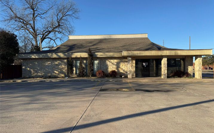 Pictures of Office property located at 1203 W Broadway, Ardmore, OK 73401 for sales - image #1