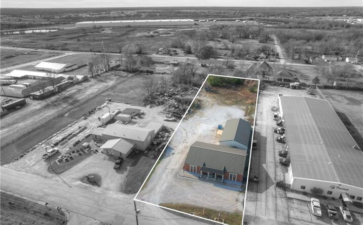 Pictures of Business for Sale property located at 2307 Missouri Avenue, Carthage, MO 64836 for sales - image #1