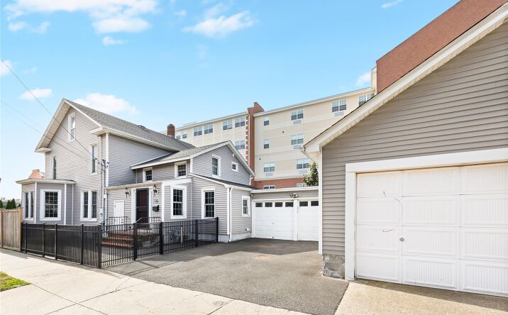 Pictures of Mixed Use property located at 10 Maple Avenue, Brookhaven, NY 11772 for sales - image #1
