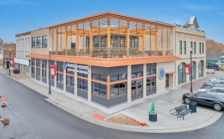Pictures of Mixed Use property located at 140 Washington Square, Washington, IL 61571 for sales - image #1
