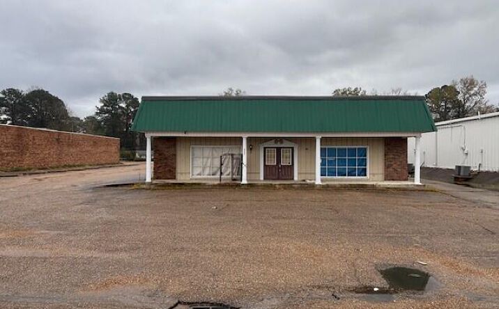 Pictures of Retail property located at 2006 Hwy 45 N, Columbus, MS 39705 for sales - image #1