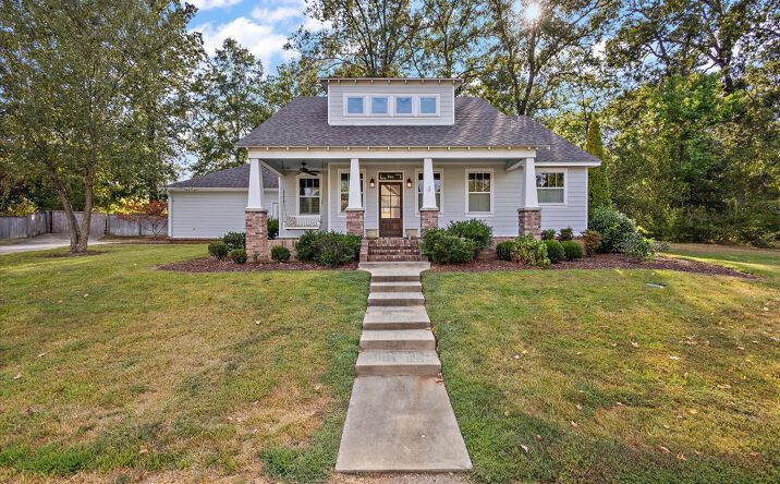 Pictures of Multifamily property located at 2 Oakwood Glen Dr, Clinton, MS 39056 for sales - image #1