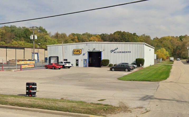 Pictures of Retail property located at 213 S Bowman Ave, Danville, IL 61832 for sales - image #1