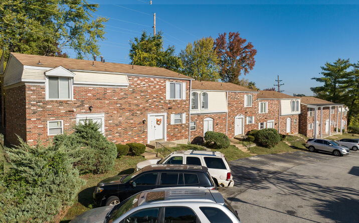 Pictures of Multifamily property located at 9192 Vanity Fair Dr, St. Louis, MO 63136 for sales - image #1